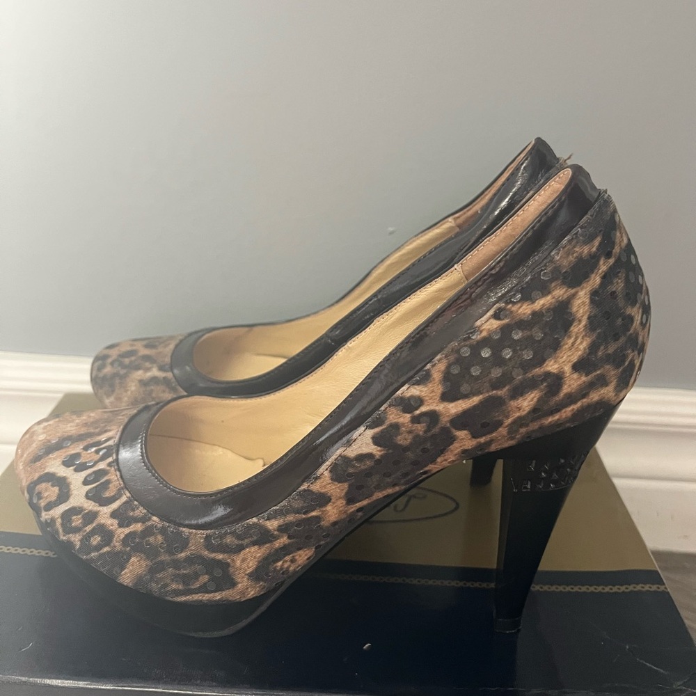 146–Elegant Leopard Print Heels